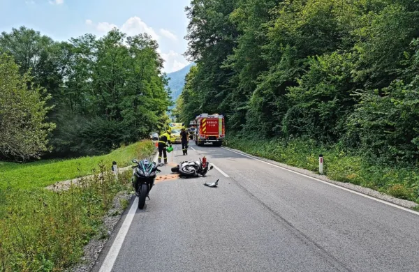 V vasi Kamno je v nedeljo padla motoristka iz okolice Nove Gorice.