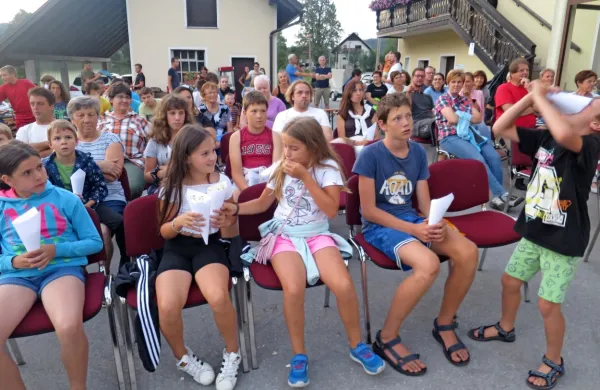 Mlado in staro iz črnovrške planote je kot običajno napolnilo 
zadloški večer domačega filma, ki je ob dveh premierah filmov 
prinesel še obilo zabave.