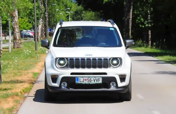  Jeepov najmanjši družinski član je po sedmih letih le dobil elektrificirano različico.Foto: Artur Švarc 