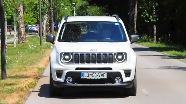  Jeepov najmanjši družinski član je po sedmih letih le dobil elektrificirano različico.Foto: Artur Švarc 