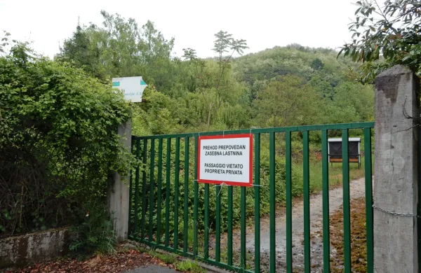 Na območju Lade nameravajo zgraditi sosesko s  190 stanovanji v 
manjših stolpičih in šestimi vrstnimi hišami. 