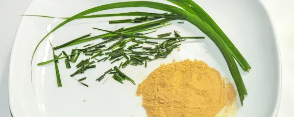  LImonsko travo lahko uporabljamo zmleto, svežo ali suho.