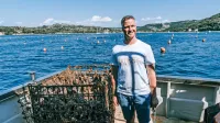 Takšne, le malo bolj očiščene steklenice penečega vina strežejo v  
restavracijah Ralfa Schumacherja. 