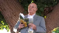 Dr. Livio Jakomin je svoje pesmi prebiral na dobro obiskanem 
večeru v domačih Pobegih.