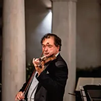 Lucio Degani je igral na Tartinijevo violino. 