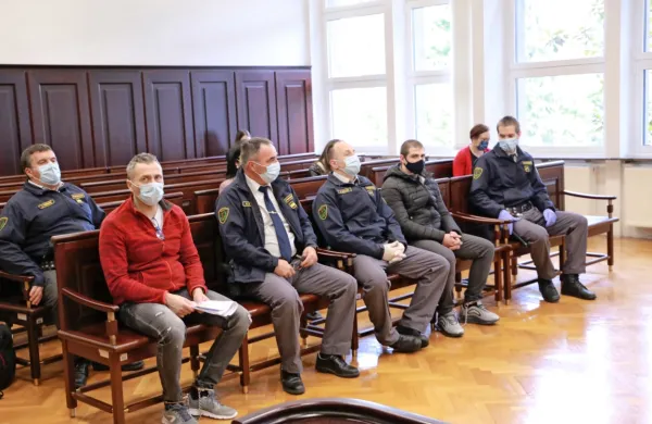 Sicilijanca Giacomo Pappalardo (levo) in Mario Piacente (drugi z 
desne) sta v času ropov najprej bivala v Gradežu, nato v Vidmu.