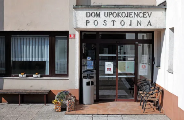 V domovih za ostarele ni veliko starostnikov, ki so še dovolj vitalni, 
da bi lahko sami kam šli, zato bi bile zanje zanimivejše storitve, ki 
bi prišle do njih. 