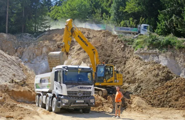 Do 1.  septembra morajo ves odložen material iz kamnoloma po nalogu inšpektorata  za okolje in 
prostor odstraniti.