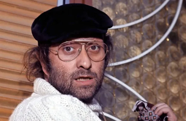 Dokumentarec Lucio Dalla in njegova pesem Italije bo drevi na 
sporedu Na largu pri špini v Izoli, v ponedeljek pa v sežanskem 
kulturnem domu.