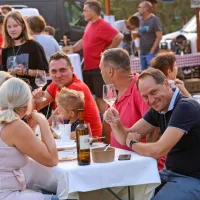 Veselica ali šagra je priljubljen način družabnega življenja Istranov, s pomočjo  organizatorjev pa je tokratna bila na vrhunskem 
kulinaričnem in vinskem nivoju. 