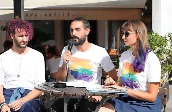 Približen potek sobotne parade ponosa so predatavili podpredsednika združenja FVG Pride Yuuki Gaudiuso in Martina 
Crasso ter predsednik združenja Nacho Quintana Vergara.