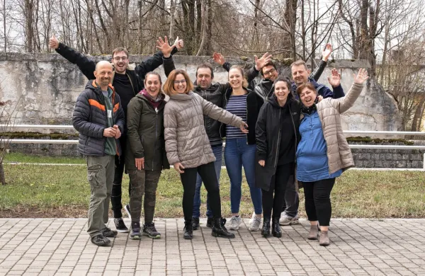 Program Poni v času usposabljanja nudi tudi finančno podporo, 
saj se kandidati za štiri mesece zaposlijo.