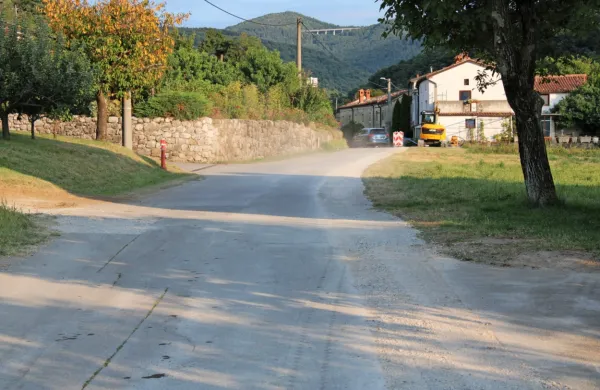 Lozice: obnavljajo vodovod, starih azbestno-cementnih cevi ne bo več. 