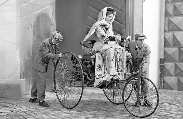 Bertha Benz je pred več kot 130 leti s svojo vztrajnostjo dokazala, 
da ima avtomobil  še bogato prihodnost pred seboj.