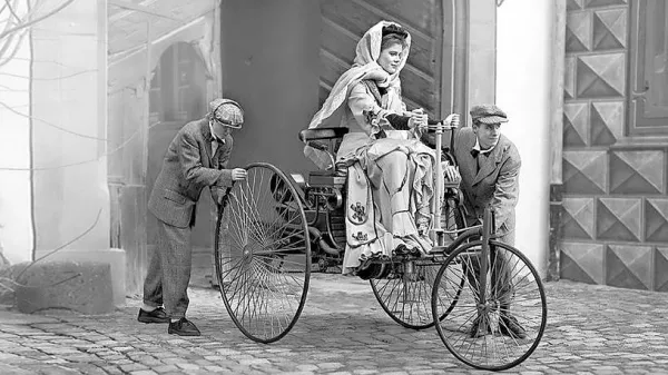 Bertha Benz je pred več kot 130 leti s svojo vztrajnostjo dokazala, 
da ima avtomobil  še bogato prihodnost pred seboj.