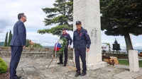 Položitev  vencev pred spomenikom padlim v Marezigah ob 
letošnjem občinskem prazniku, 15. maja.
