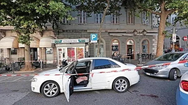 Neznanci so se baje pripeljali z belim avtomobilom audi s koprsko 
registrsko tablico, izstopili in začeli streljati.