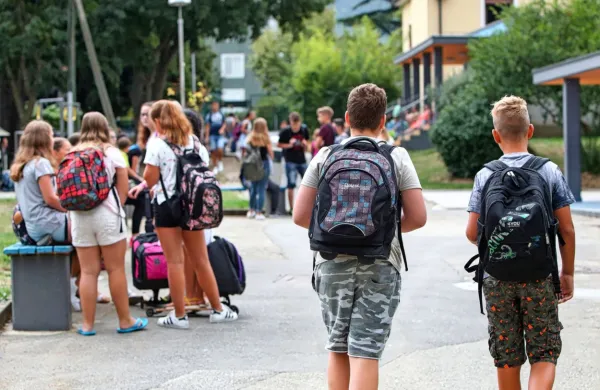 Slovenija odslej  omogoča brezplačno cepljenje proti nevarni 
okužbi s HPV tudi dečkov v šestem razredu osnovne šole. 