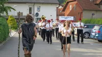 Pihnfest 2021 se je začel s predstavitvijo godb po cerkljanskih ulicah - na fotografiji Pihalni orkester 
Brda.