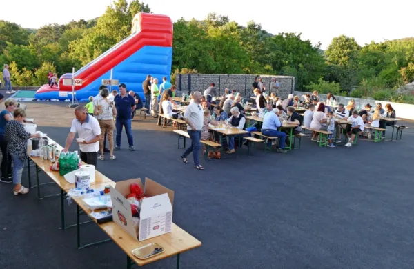 Večnamenski prostor   v Dolu pri Vogljah ne bo sameval, saj imajo 
v vasi in okolici  zelo dejavna društva in posameznike.