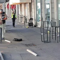 Forenziki so celo sobotno dopoldne zbirali forenzične dokaze med 
posledicami razdejanja. 