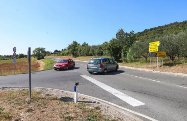 Krožišče med Železniško in Jadransko cesto naj bi bilo končano 
najpozneje do oktobra leta 2022.