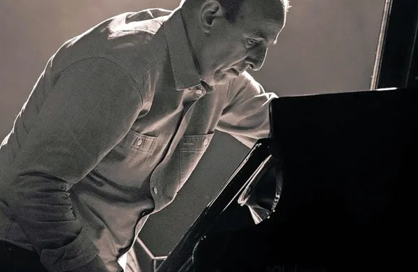 Vrhunski katalonski pianist Agustí Fernández bo v Šmartnem 
nastopil jutri, v petek in soboto pa bo vodil delavnico.  
