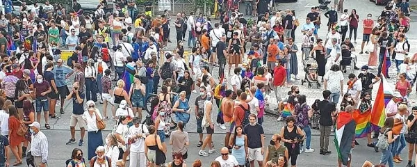 Mavrične zastave na Trgu Evrope v Novi Gorici ...