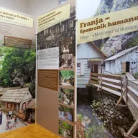 Razstavi o Partizanski bolnici Franja in  spominski cerkvi Sv. Duha 
v Javorci bosta v tolminskem in idrijskem muzeju na ogled do 10. 
oktobra.