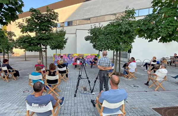 Ob odprtju sta se avtorja podkasta Fejmiči Gašper Bergant in Žan 
Papič s Sebastjanom Jakšo (Odiseja) pogovarjala o astronomiji.