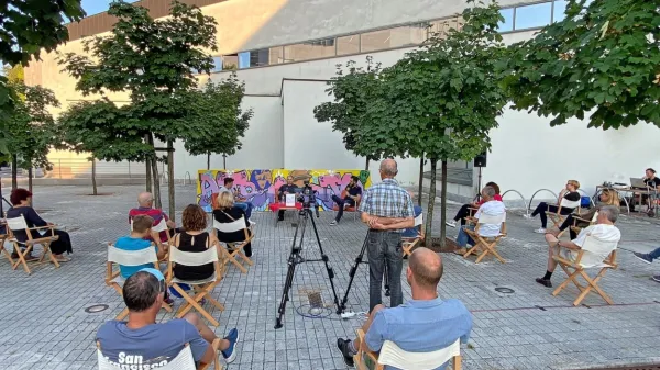 Ob odprtju sta se avtorja podkasta Fejmiči Gašper Bergant in Žan 
Papič s Sebastjanom Jakšo (Odiseja) pogovarjala o astronomiji.