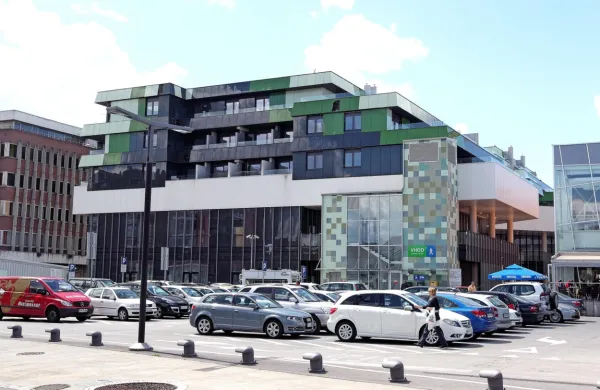 Še ta mesec bosta v najetih prostorih koprskega zdravstvenega 
doma v Zelenem parku začeli delovati obe ginekološki ambulanti 
tega ZD.  