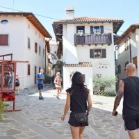 Največji trg v Šmartnem, kjer je ob večjih prireditvah največji 
vrvež.