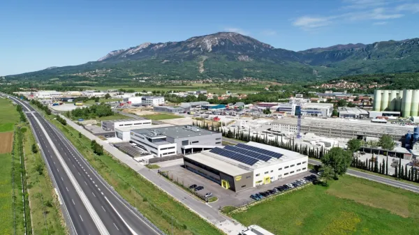Se obrambno ministrstvo, občina  in Univerza v Novi Gorici 
pogovarjajo o gradnji kampusa v Ajdovščini? Za zdaj tega nihče ne 
potrjuje, a tudi ne zanika. 