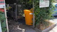 Ena od zbirnih posod za olje je tudi v Garibaldijevi ulici v središču mesta ob Fakulteti za humanistične študije.