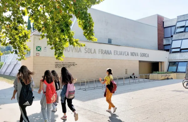 OŠ Frana Erjavca letos praznuje 40 let in so ji prenovili telovadnico. 
Potreb pa je še veliko. 