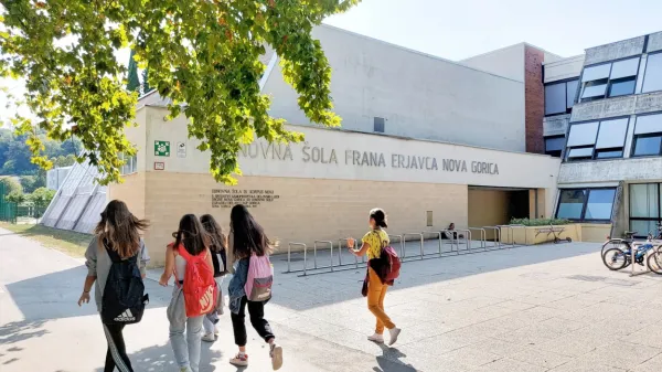 OŠ Frana Erjavca letos praznuje 40 let in so ji prenovili telovadnico. 
Potreb pa je še veliko. 