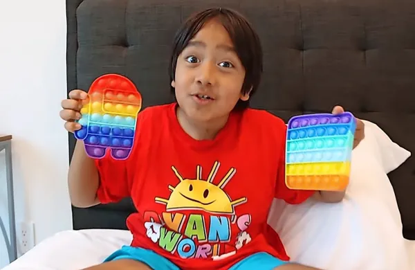 Devetletni Ryan Kaji služi milijone s promocijo igrač na svojem 
youtube kanalu Ryan's World.