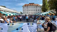 Primorska  živilska podjetja  in zadruge so s predstavitvijo sredi 
Ljubljane v sredo na poseben način obeležila tudi praznik 
priključitve Primorske matični domovini.