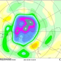 Ozonska luknja nad Antarktiko se veča sezonsko.