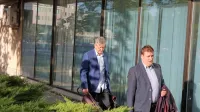 Dušan  Črnigoj  (pred njim odvetnik Bogomir Horvat) včeraj na 
sodišču ni priznal krivde   za očitke   iz obtožbe specializiranega 
tožilstva.  