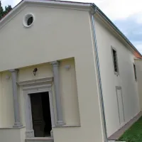 Prenovljena cerkev sv. Križa. 