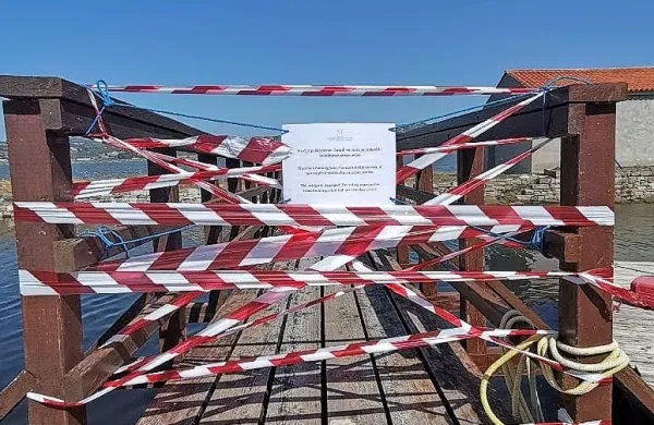 Most je do nadaljnjega zaprt, podjetje Soline pa skupaj z izvajalci 
iščejo način, kako obnovo čim prej speljati. 