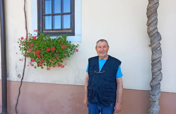  Upokojeni trnovski gostilničar Peter Urbančič – Mate, ki je konec 
maja zaprl s.p., že skoraj štiri mesece čaka na pokojnino.