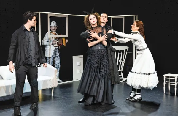  Šentjakobsko gledališče Ljubljana , ki je prejelo matička za najboljšo predstavo leta 2019, se bo  tokrat predstavilo s Strindbergovo dramo 
Pelikan, ki so jo na Šentjakobskem gledališkem odru kot prvo uprizorili pred natanko sto leti.