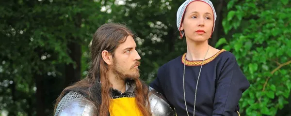 Evelin Bizjak se rada  obleče v srednjeveška oblačila, ki jih sama 
sešije. Foto: arhiv Evelin Bizjak

