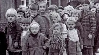 Banditenkinder – slovenskemu narodu ukradeni otroci je tudi dokumentarni film Maje 
Weiss iz leta 2014. Na fotografiji so otroci iz avstrijskega taborišča Frohnleiten.

