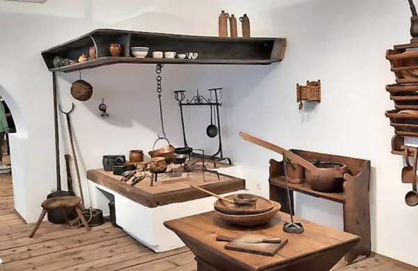 Obudili bodo že pozabljene kuharske pripomočke, posodo in stara 
kmetijska orodja.