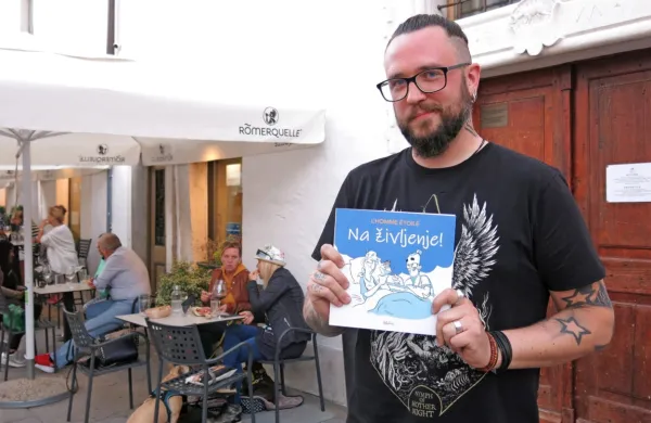 “Ni treba veliko, da bi dodali še nekaj vrednosti življenju - lahko je 
nasmeh, pozitivna misel, spodbudna beseda ... ali pesem, ki je 
nekdo ni že dolgo slišal,” pravi Xavier - Zvezdni človek. 