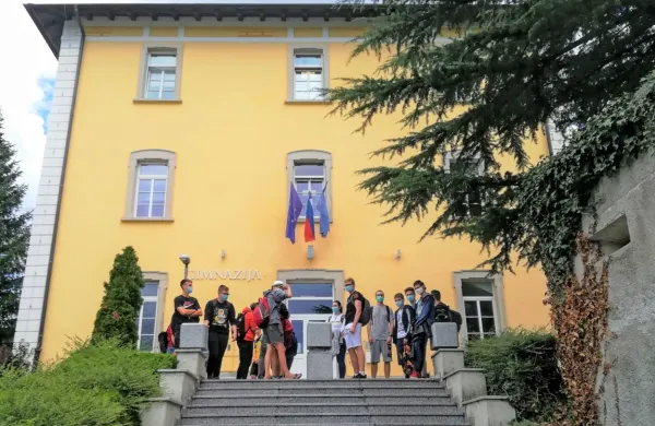 Dijake bistriške gimnazije 40 evrov finančne spodbude na mesec.